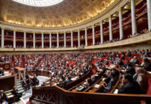 Parlamentul din Franța RESPINGE certificatul de vaccinare Covid-19