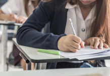 Zeci de elevi au absentat de la Evaluarea Națională