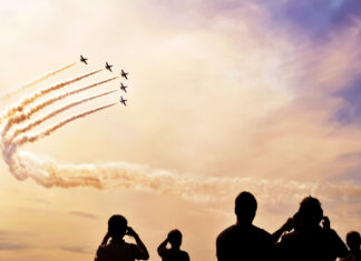 Show aviatic pe fostul aerodrom din Stănești. Vor cânta The Motans și EMAA