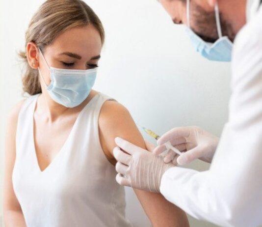 Vaccinarea gratuită anti-HPV a fost extinsă până la vârsta de 18 ani pentru fete