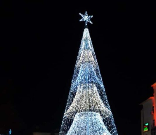Luminile de Crăciun, aprinse și la Târgu Jiu