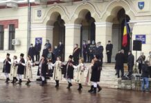 „Hai să dăm mână cu mână!”