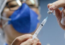Românii pot să-și facă doza booster la 4 luni după ce au terminat schema de vaccinare. Decizia intră în vigoare de luni