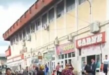 Bătaie între pirande, în Piața Centrală