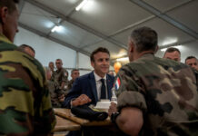 Emmanuel Macron nu a dormit la hotel, ci într-un cort, la Baza Kogălniceanu. Dimineața a făcut jogging