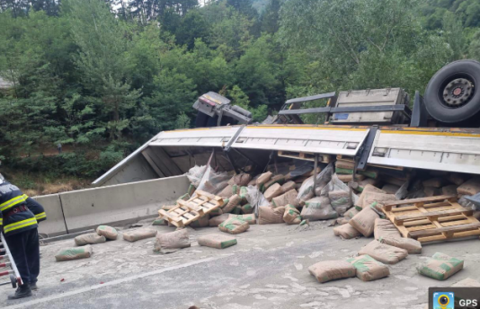Două victime în urma unui accident rutier pe Defileul Jiului