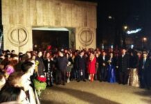 Opt căsătorii în noaptea de Revelion, la Poarta Sărutului