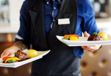 Începând de azi, meniurile restaurantelor trebuie să conţină detalii despre ingrediente, valori nutriționale şi E-uri
