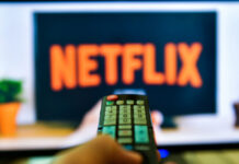 Netflix nu mai permite împărțirea contului și anunță o taxă pentru cei care nu locuiesc la aceeași adresă